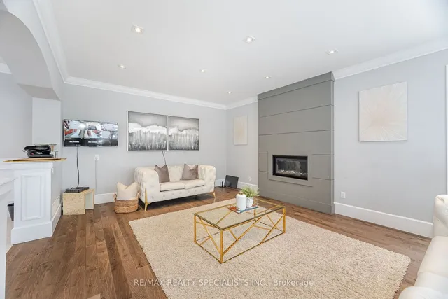 Additional image 13 of 16 Eiffel Blvd