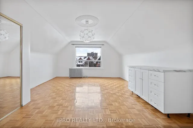 Additional image 32 of 15 Macdonell Ave