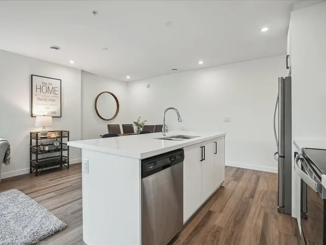 Additional image 22 of 479 Charlton Ave Unit 204