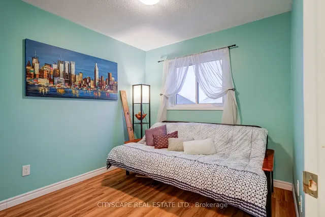 Additional image 20 of 102 Richwood Cres