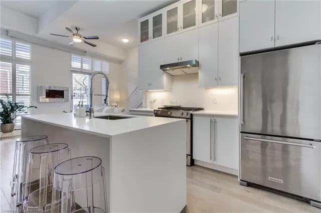 Additional image 16 of 1842 Queen St Unit 204