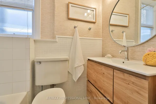 Additional image 23 of 253 Howland Ave