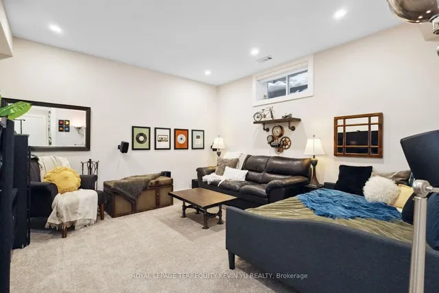 Additional image 26 of 33A Medford Ave