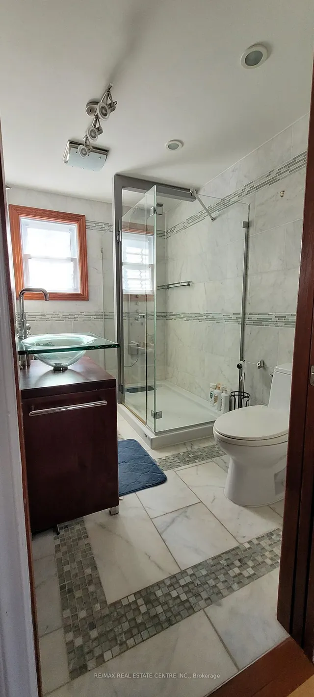 Additional image 11 of 2010 Cameron Dr