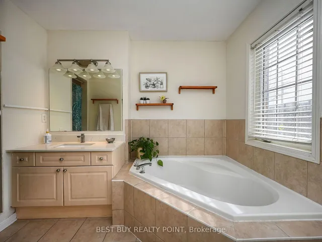 Additional image 19 of 605 Fourth Line