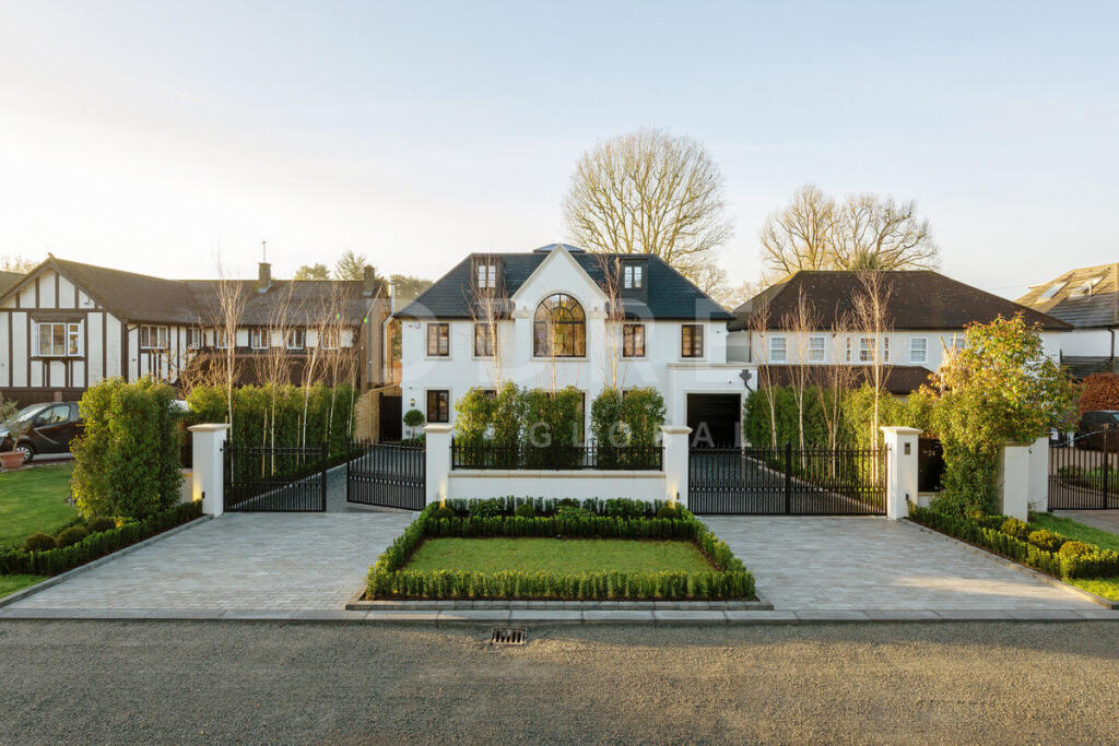 Mymms Drive, Brookmans Park, AL9