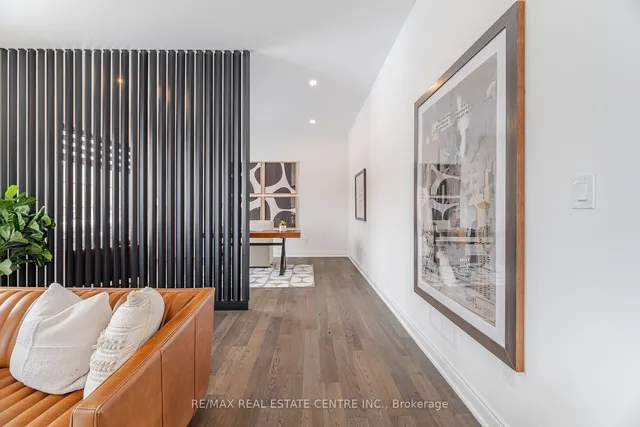 Additional image 23 of 583 Beam Crt