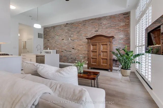 Additional image 20 of 1842 Queen St Unit 204