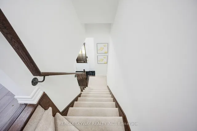 Additional image 14 of 14 Kayak Heights