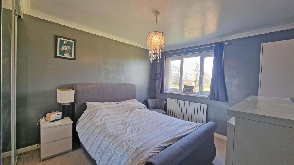 Additional image 5 of Woodleaves, Hollywood