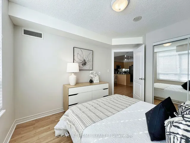 Additional image 22 of 212 Eglinton Ave Unit 502