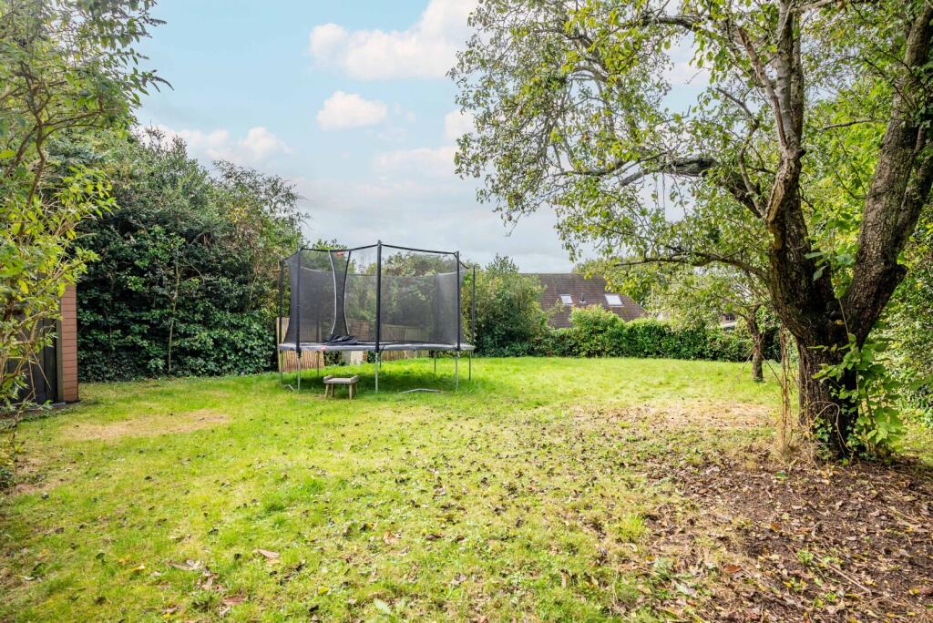 Additional image 21 of Mount Drive, Park Street, St. Albans, Hertfordshire, AL2