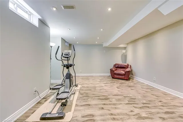 Additional image 31 of 5926 Whitehorn Ave