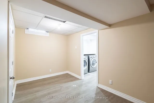 Additional image 38 of 2290 Devon Rd