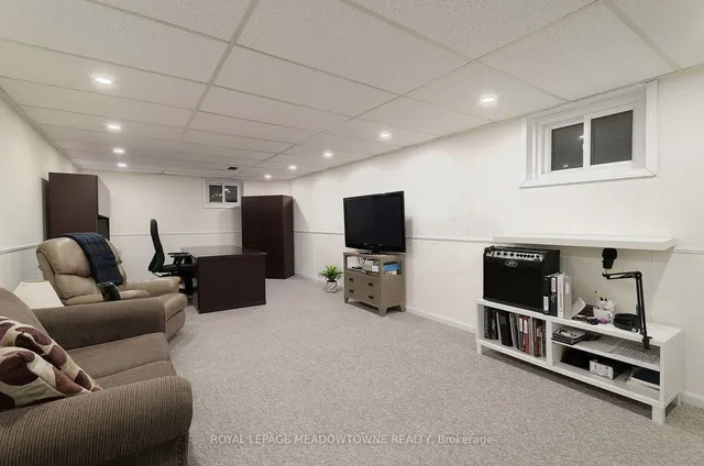 Additional image 32 of 41 Steen Dr