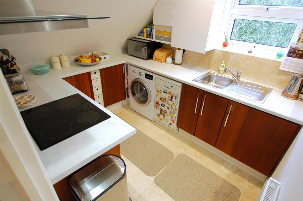 Additional image 5 of Redhall Close, Hatfield