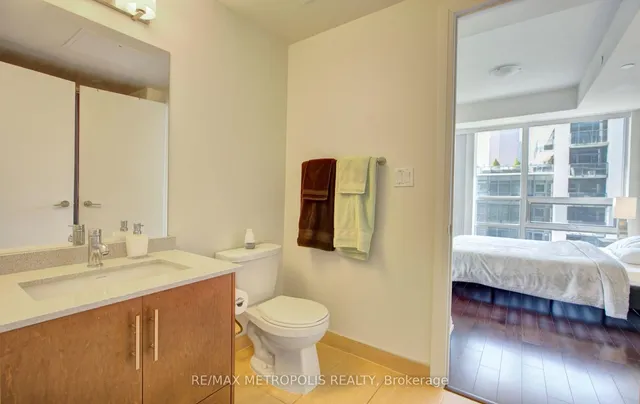 Additional image 11 of 460 Adelaide St Unit 2015