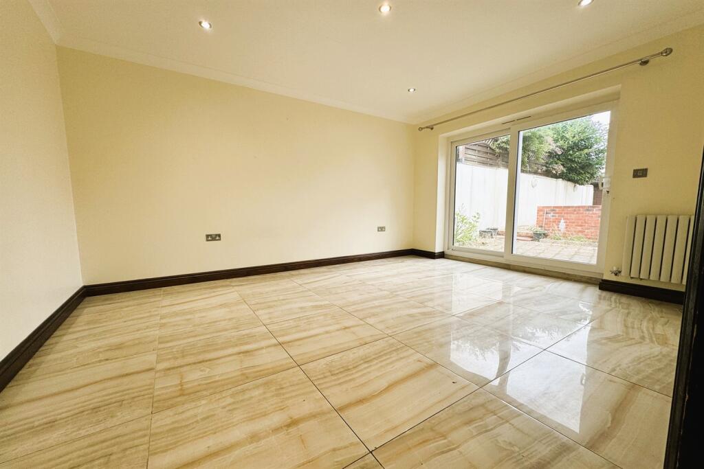 Additional image 8 of 2 bedroom Flat in Winton