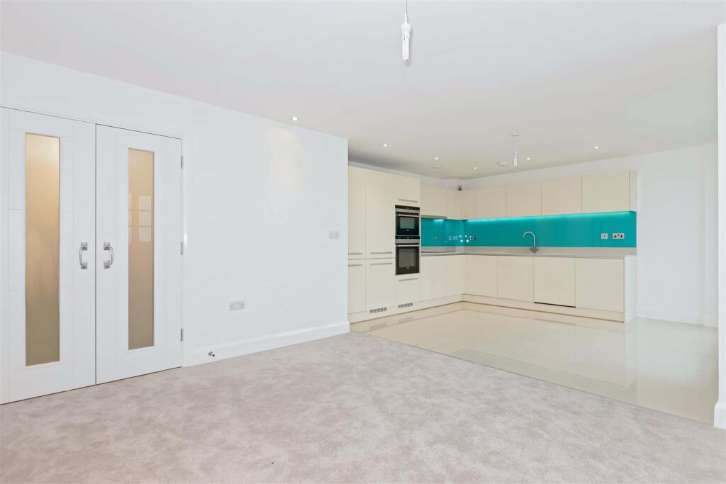 Additional image 14 of West Parade, Worthing, BN11 5EF