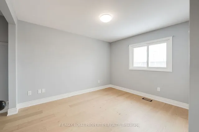 Additional image 30 of 3 Halfmoon Sq