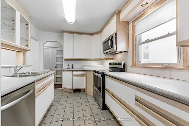 Additional image 7 of 523 Glengarry Ave