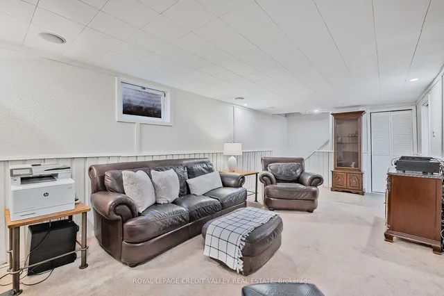 Additional image 33 of 36 Lockton Cres