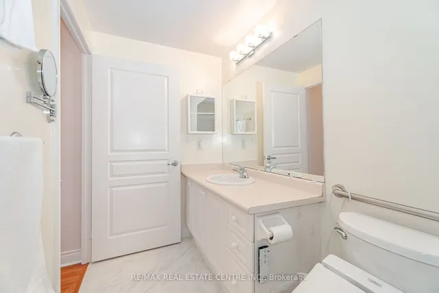 Additional image 18 of 5 Marine Parade Dr Unit 911