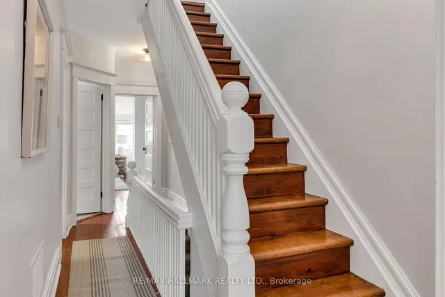 Additional image 27 of 858 Carlaw Ave