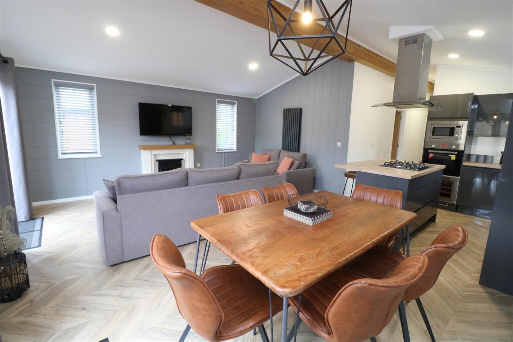 Additional image 14 of Lake View, Brokerswood