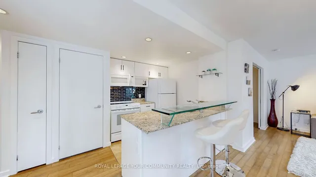 Additional image 8 of 208 Queens Quay Unit 1813