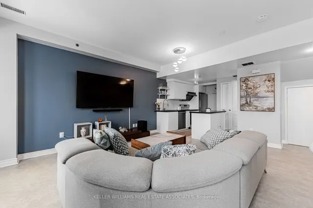 Additional image 5 of 760 Lawrence Ave Unit 15