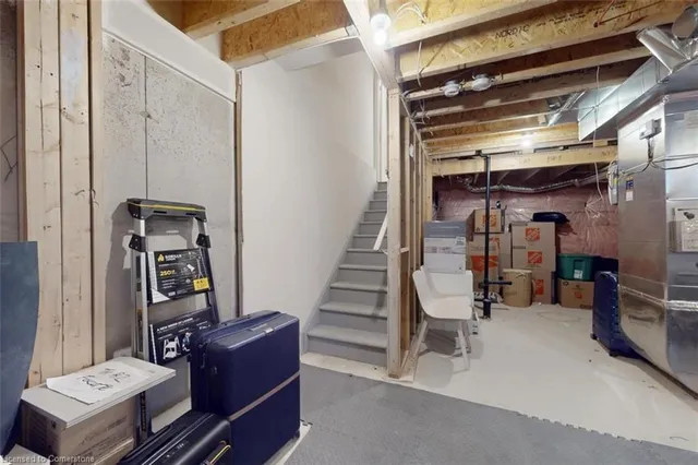 Additional image 49 of 525 Dundas St East