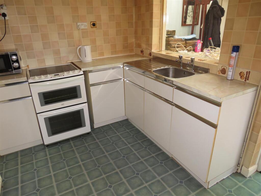 Additional image 3 of Shard End Crescent, Birmingham