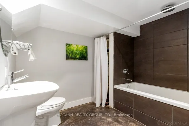 Additional image 33 of 133 Melrose Ave