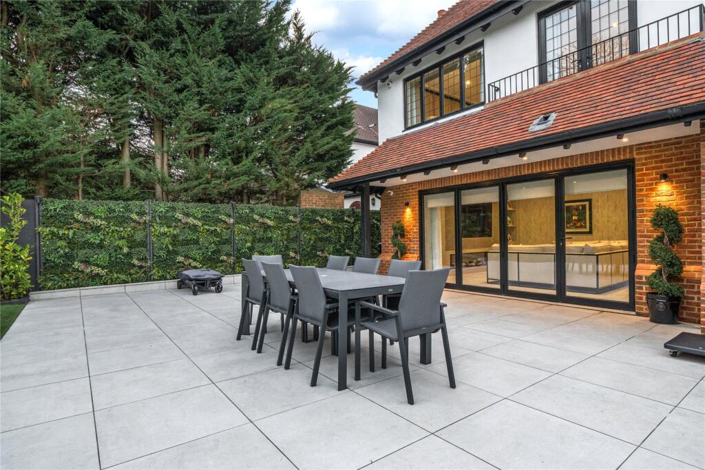 Additional image 43 of Meadow Way, Farnborough Park