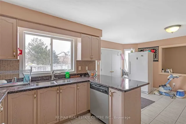 Additional image 13 of 21 Sprucelands Ave