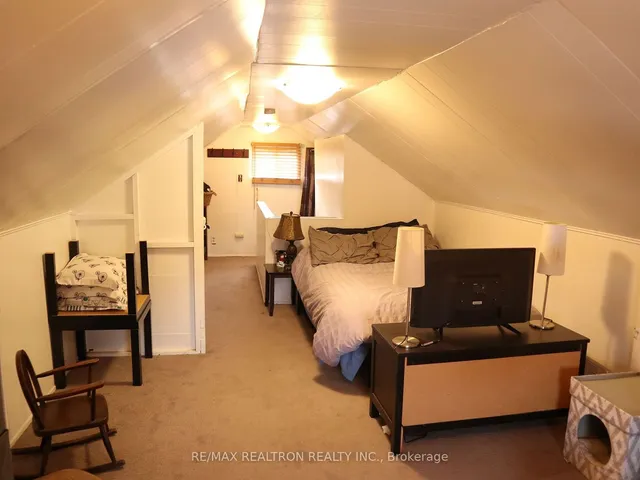 Additional image 27 of 153 Pitt Ave