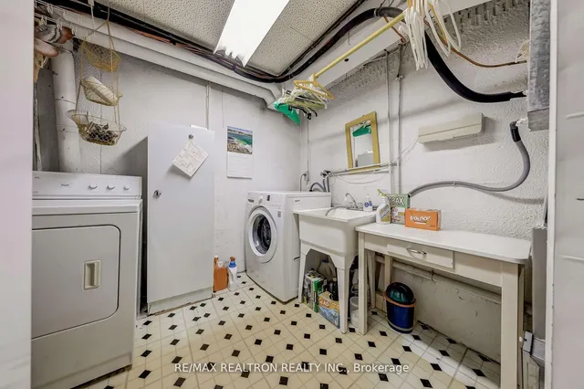 Additional image 30 of 70 Castlebury Cres Unit 9