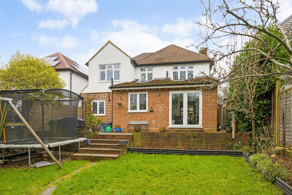 Additional image 9 of Meadow Walk, Harpenden, AL5