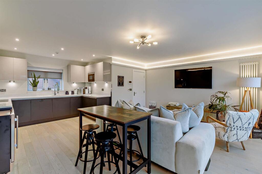 Additional image 5 of Alder House, Henley-In-Arden