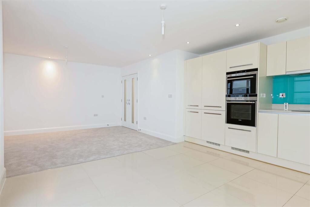 Additional image 16 of West Parade, Worthing, BN11 5EF