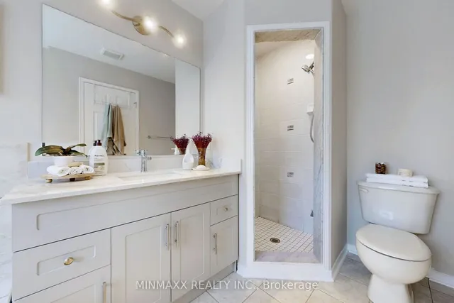 Additional image 25 of 1081 Holdsworth Cres