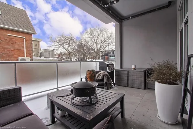 Additional image 35 of 1842 Queen St Unit 204