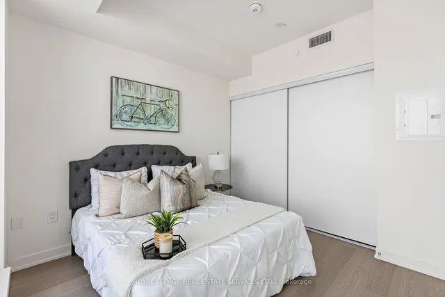 Additional image 23 of 859 The Queensway Unit 911