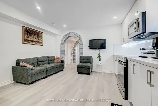 Additional image 24 of 40 Arleta Ave