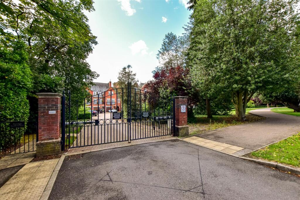 Additional image 31 of Boyes Crescent, Napsbury Park, AL2