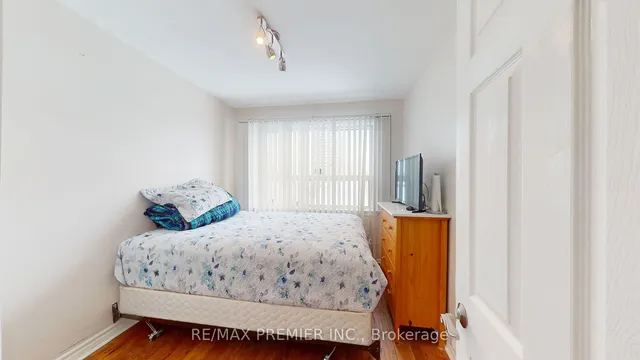 Additional image 22 of 32 Marlington Cres