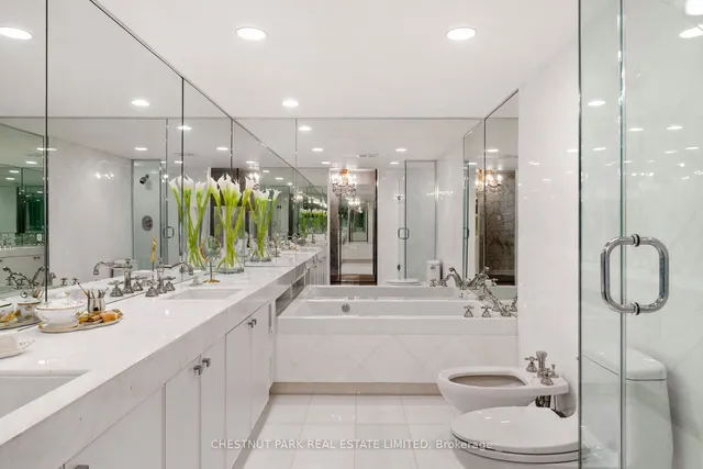 Additional image 26 of 33 University Ave Unit LPH 2701