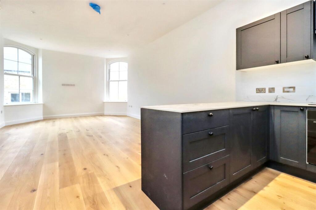 Modern luxury in a prestigious coastal location