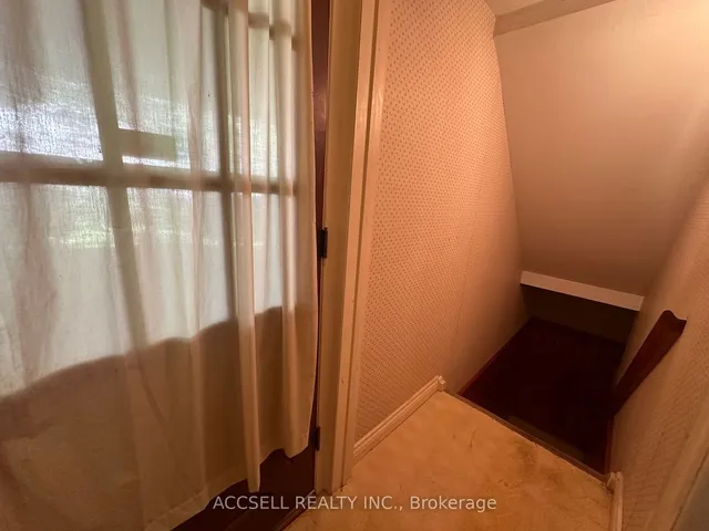 Additional image 4 of 10 Banda Sq